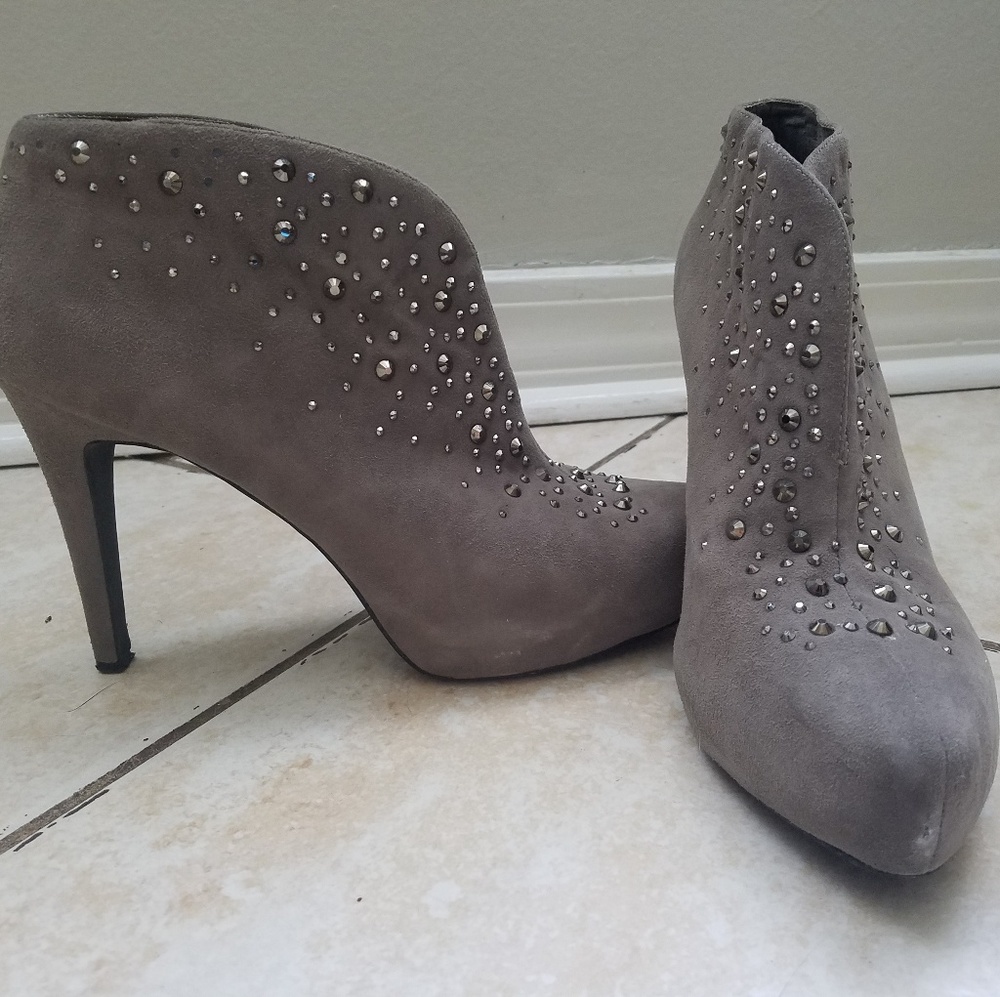 Gianni Bini Grey Suede Studded Booties Sz 10